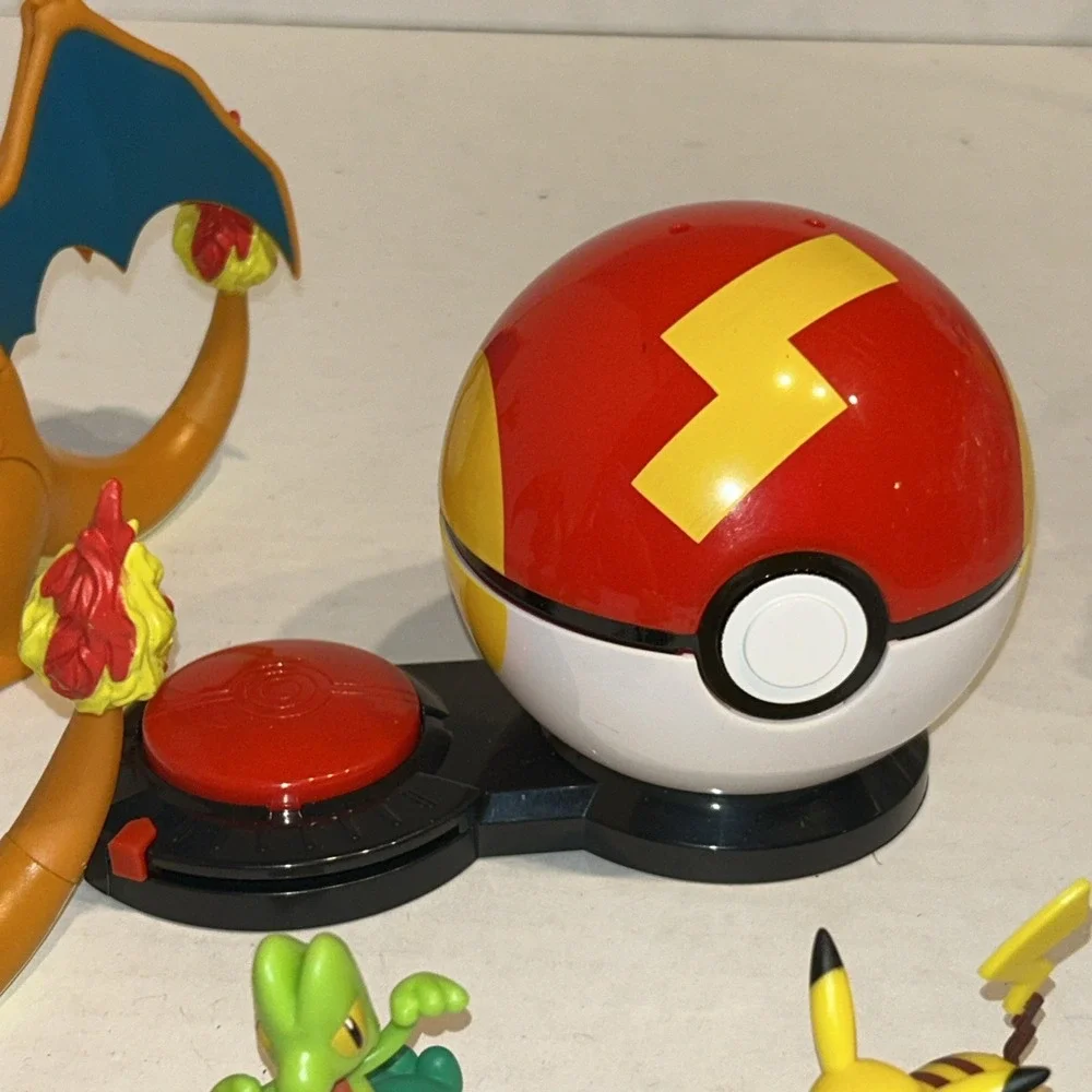 Pokemon Toy & Figure Lot‎ Charizard Pikachu Treecko E3